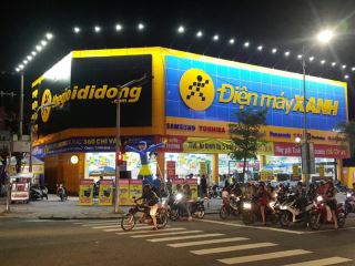 giai phap man hinh quang cao hien thi thong tin hang hoa  tai dien may xanh le duan