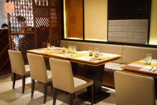 ung dung cong nghe man hinh quang cao gioi thieu combo va mon an tu chon tai hoang yen buffet   vincom center b