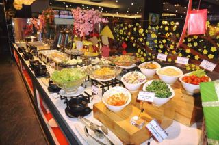 ung dung cong nghe man hinh quang cao gioi thieu combo va mon an tu chon tai king bbq buffet   big c oriental